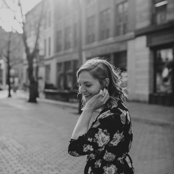 Meet your Posher, Whitney - Picture 1 of 1